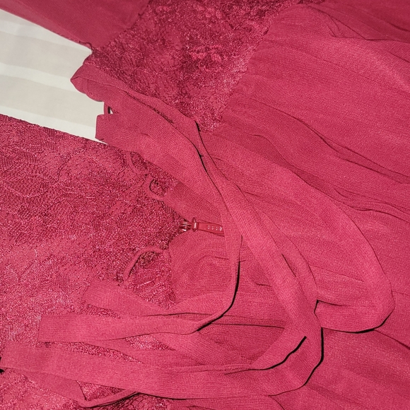 Burgundy brides maid dress - Picture 2 of 8